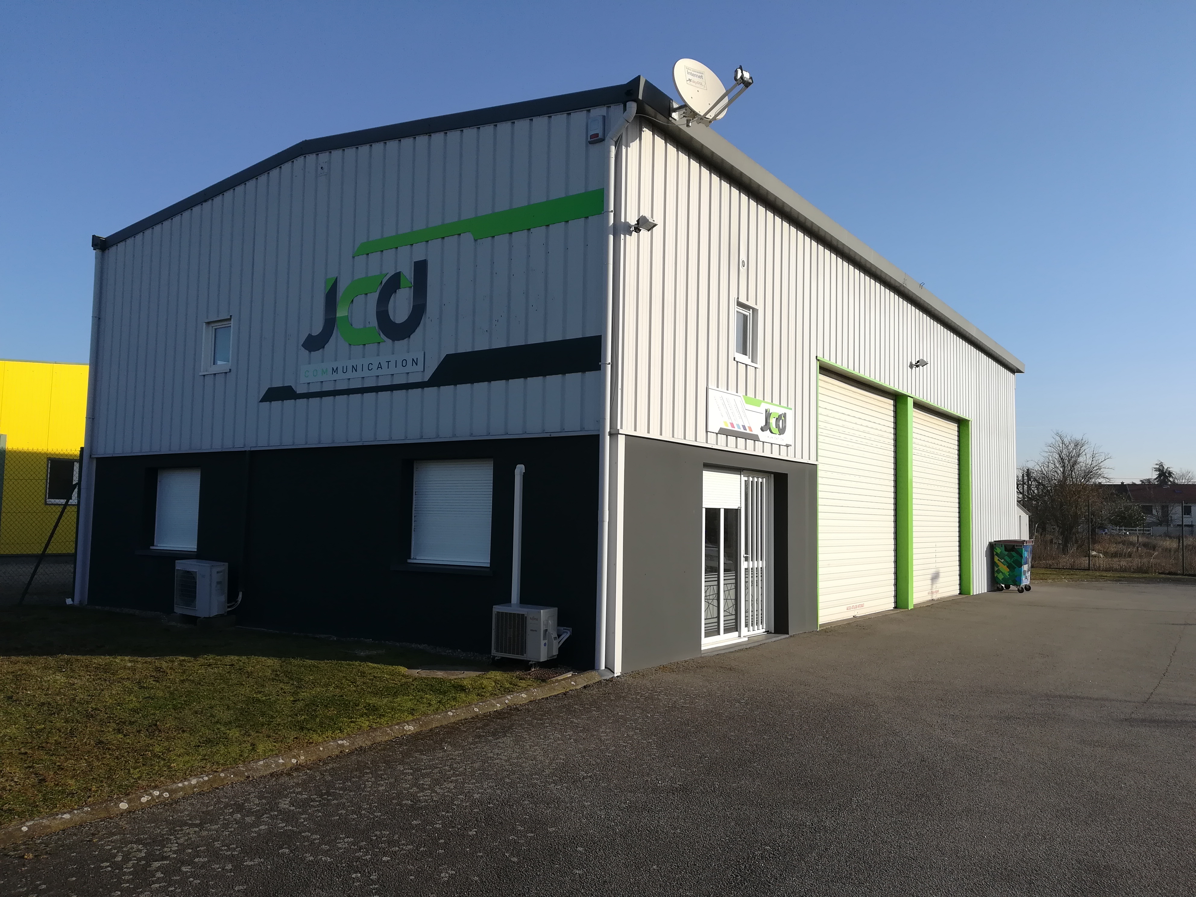 Pour tout savoir sur ce professionnel en communication, Z.A.La rigolée 03000 AVERMES. Téléphone 04.70.43.09.21.Pour plus d'infomations, cliquez sur la photo. Pour tout savoir sur ce professionnel en communication, Z.A.La rigolée 03000 AVERMES. Téléphone 04.70.43.09.21.Pour plus d'infomations, cliquez sur la photo.