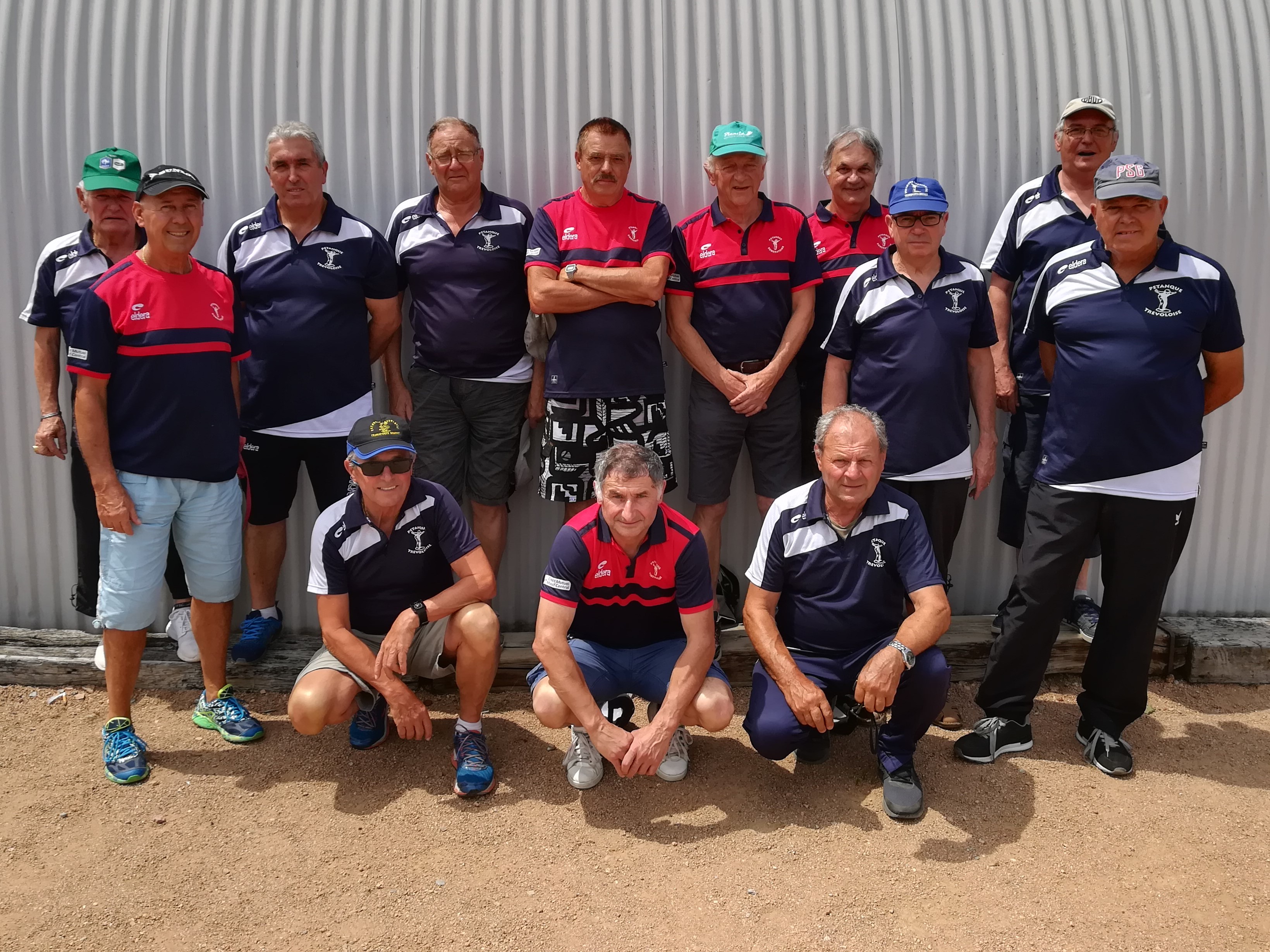 Les équipes de DOMERAT A et de TREVOL A Les équipes de DOMERAT A et de TREVOL A