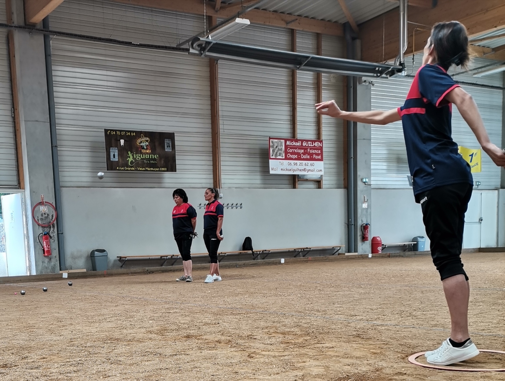 Beau geste de Madame DUMONT, Séverine pour un beau carreau. Beau geste de Madame DUMONT, Séverine pour un beau carreau.