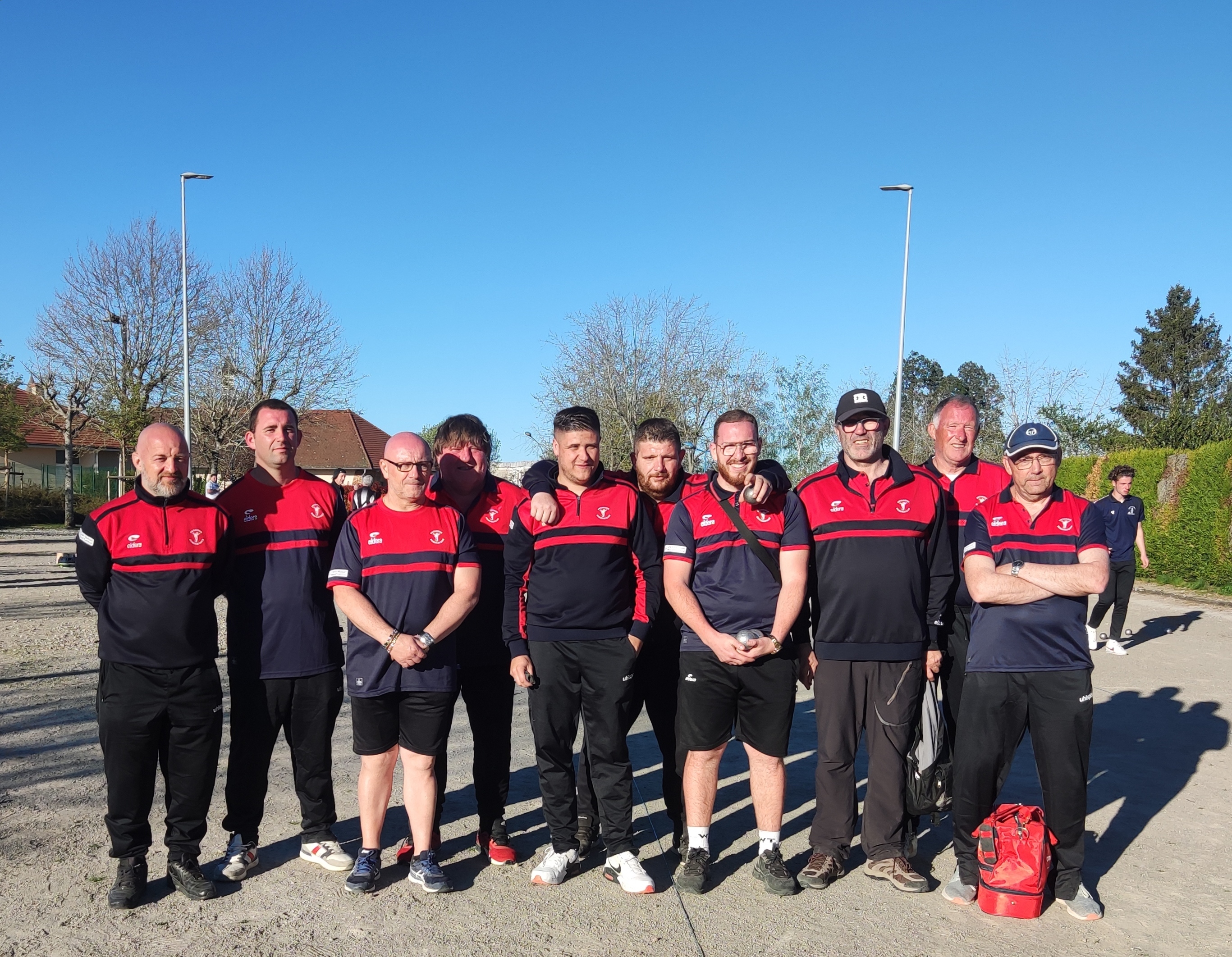 De gauche à droite, Soulier, philippe - Pailheret, frédéric - Bernard, philippe - Darabasz, gilles - Davenda, kévin - Laleuf, david - Bernard, léo - Glomot, philippe, Kiefer, rené - Camus, alain. De gauche à droite, Soulier, philippe - Pailheret, frédéric - Bernard, philippe - Darabasz, gilles - Davenda, kévin - Laleuf, david - Bernard, léo - Glomot, philippe, Kiefer, rené - Camus, alain.