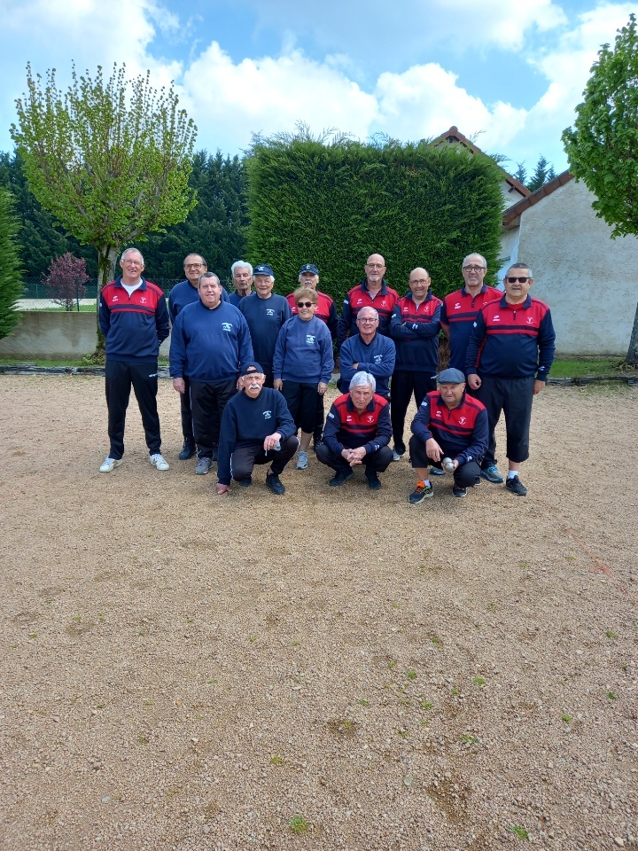 Les équipes de Domérat B et de Montbéton A Les équipes de Domérat B et de Montbéton A