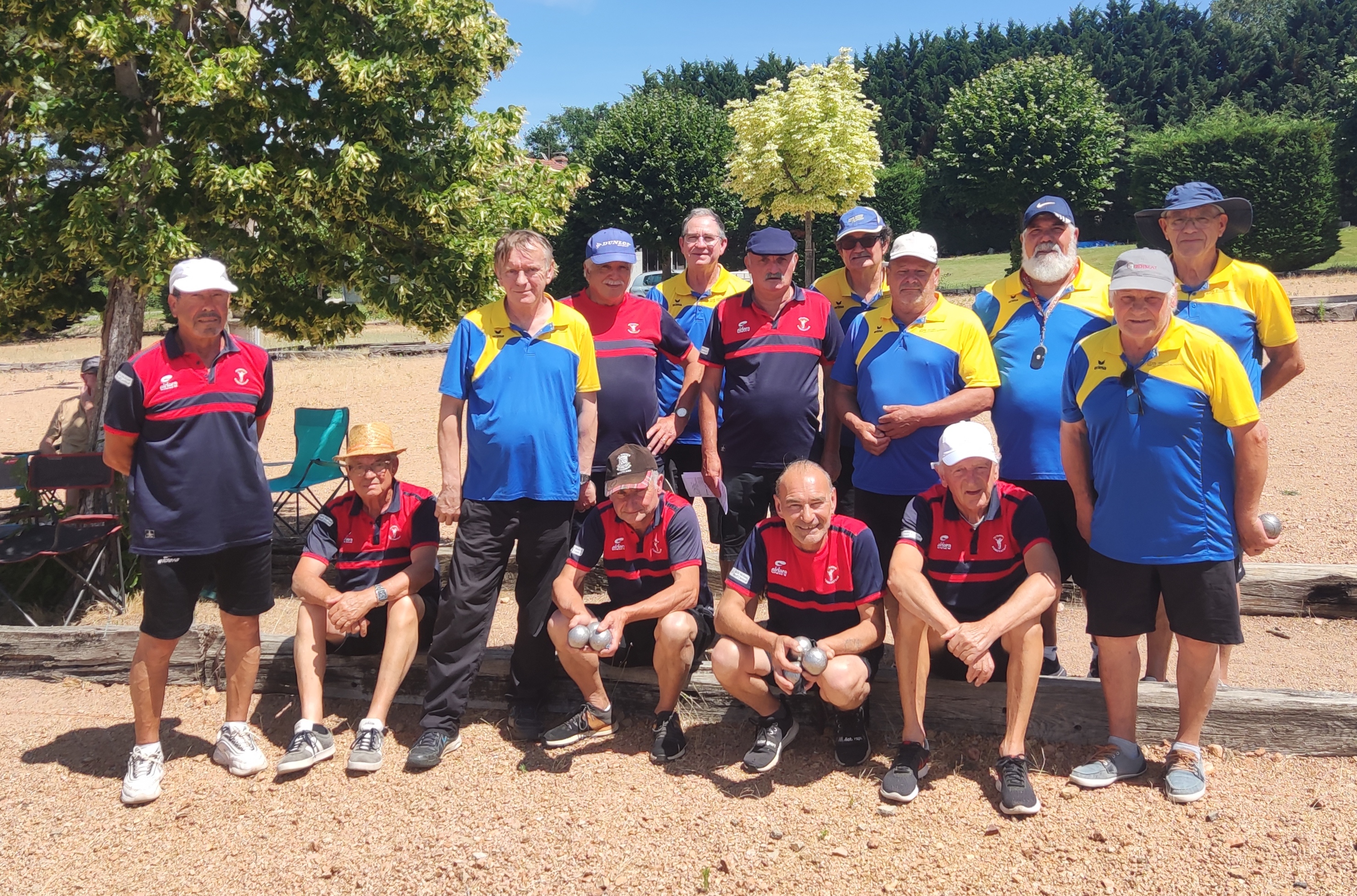 Les équipes de Domérat "A" et de Moulins "A" Les équipes de Domérat "A" et de Moulins "A"