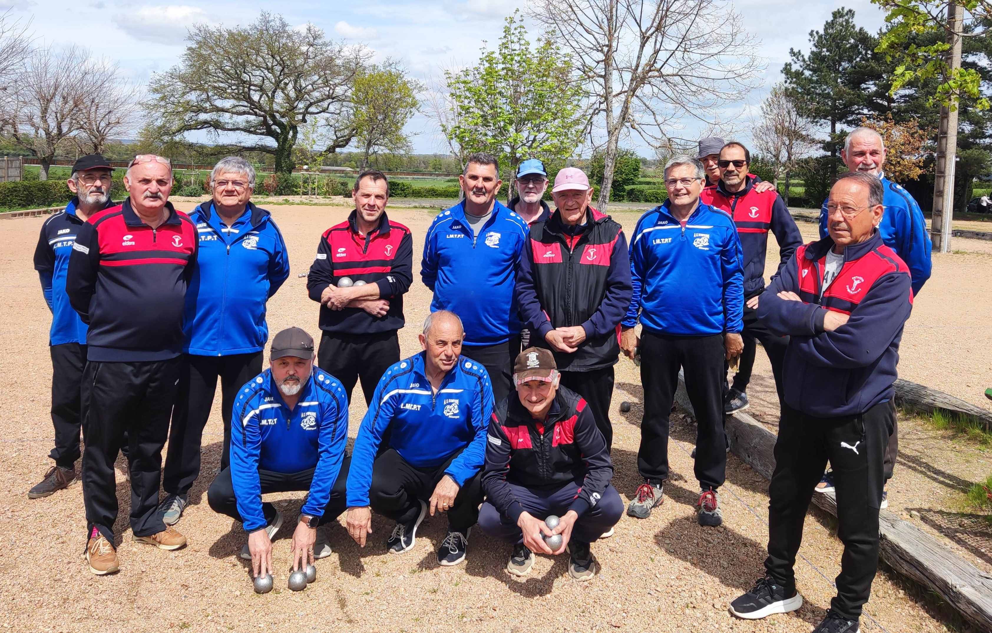 Les équipes de Domérat B et de Dompierre. Les équipes de Domérat B et de Dompierre.