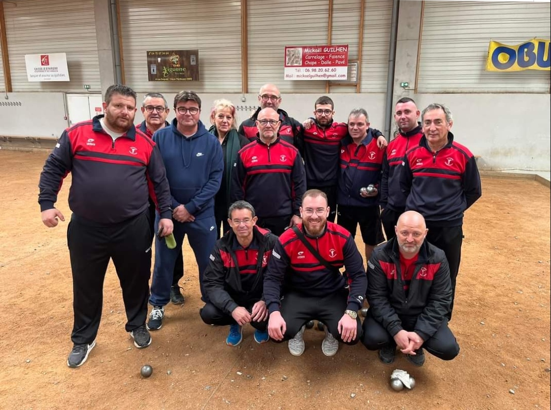 L'équipe de Domérat avec Madame la Maire et le Président L'équipe de Domérat avec Madame la Maire et le Président