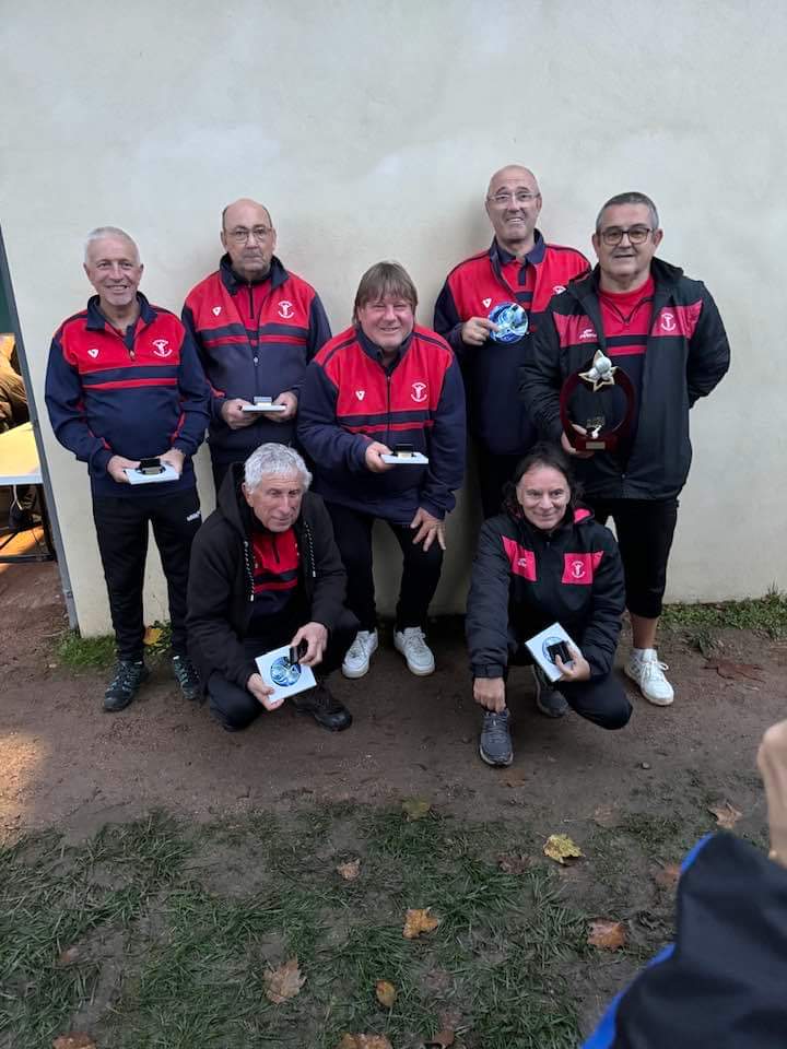 Nos Domératois vainqueur de la Coupe du Comité Vétéran Nos Domératois vainqueur de la Coupe du Comité Vétéran