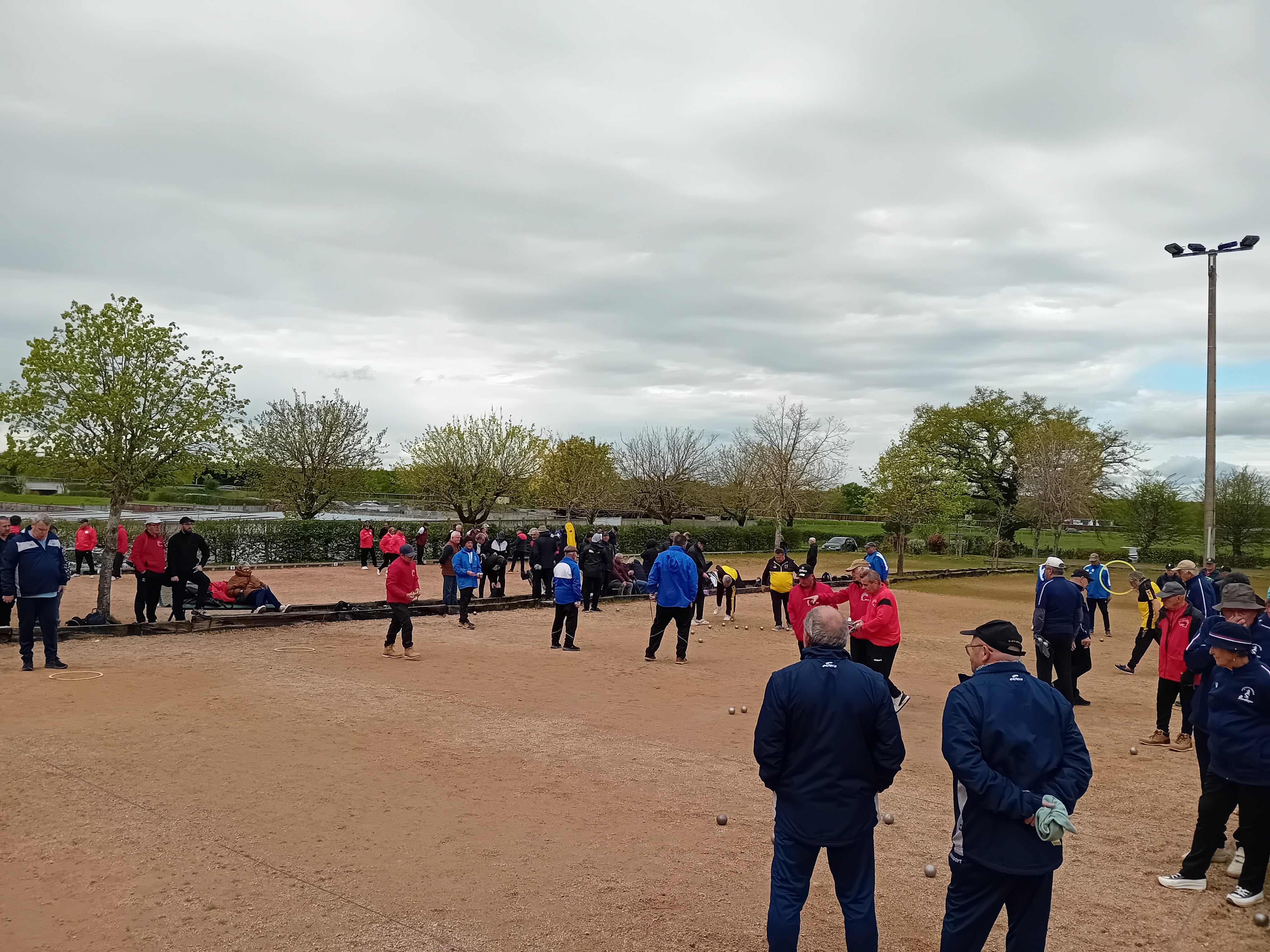Affluence pour le préliminaire Triplette Vétéran à la Guillaumette Affluence pour le préliminaire Triplette Vétéran à la Guillaumette