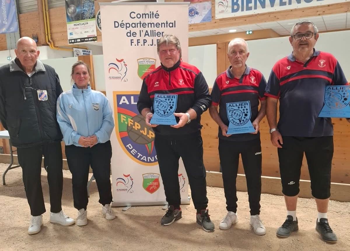 Arbitre, déléguée et les vices Champions d'Allier Gilles Darabasz, Gilles Clavaud et Arnaud Maisonneuve