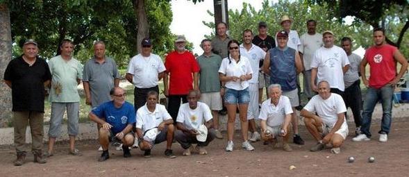 1er accroupi à gauche, Alain Bonanséa et ses pionniers du Jeu Provençal 1er accroupi à gauche, Alain Bonanséa et ses pionniers du Jeu Provençal