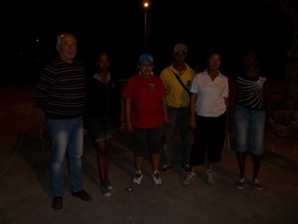 de G à D : F . BEGUE - C . NASSIBOU - MN . PAYET - A.CERVEAUX - E . CHAN CHIN CHUN - MR . KONDOKI de G à D : F . BEGUE - C . NASSIBOU - MN . PAYET - A.CERVEAUX - E . CHAN CHIN CHUN - MR . KONDOKI