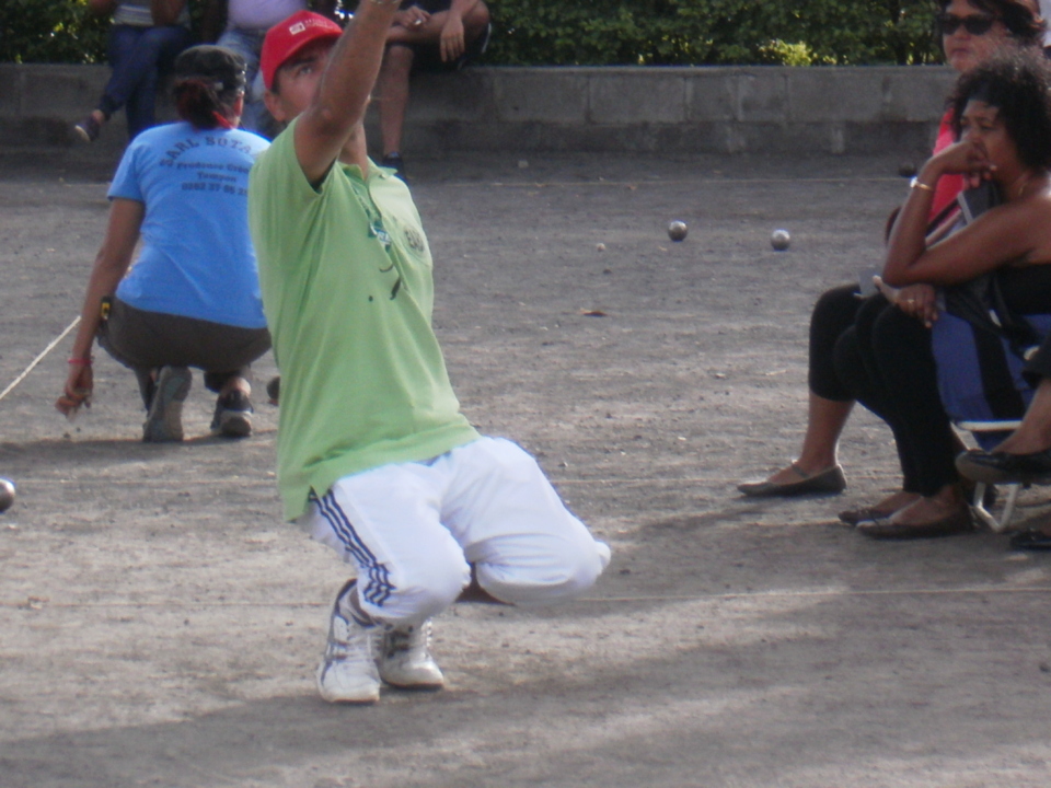 E-LAYEMARD aussi bon joueur que futur bon éducateur E-LAYEMARD aussi bon joueur que futur bon éducateur