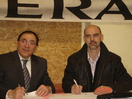 signature du protocole entre Mrs Pilato (directeur de l'agence société Générale) et Jean-philppe Soricotti président de la pétanque de l'envol signature du protocole entre Mrs Pilato (directeur de l'agence société Générale) et Jean-philppe Soricotti président de la pétanque de l'envol