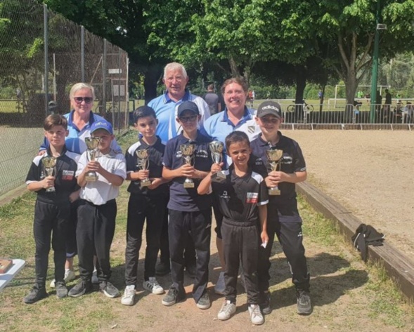 MINIMES: Vice- champions Ethan HOLDERBAUM, Lunckeul DECHELOTTE et Sheyvers DECHELOTTE MINIMES: Vice- champions Ethan HOLDERBAUM, Lunckeul DECHELOTTE et Sheyvers DECHELOTTE