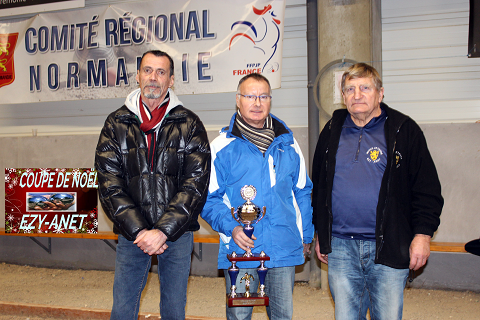 Alain RAFTON et Georges SENKEWITCH les vainqueurs  en compagnie du président d'Ezy Anet