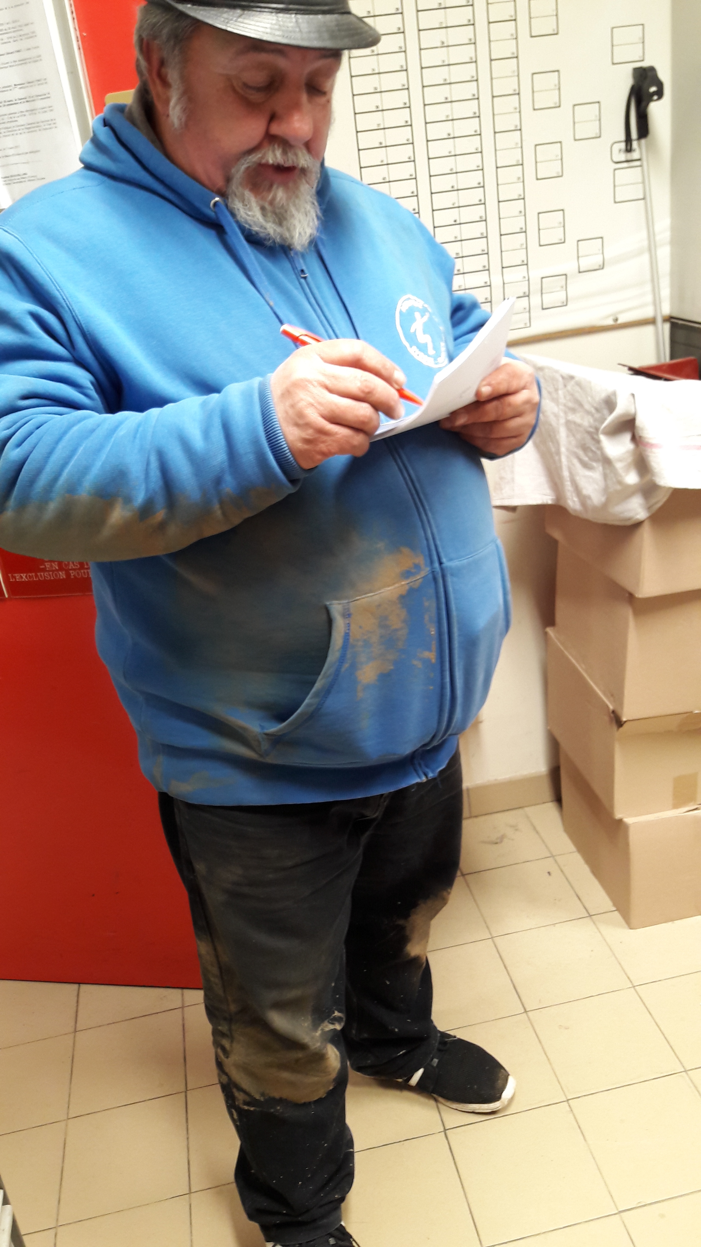 BEN MOI AUSSI J' AI PRIS UNE BELLE GAMELLE A SAINT MARCEL ! BEN MOI AUSSI J' AI PRIS UNE BELLE GAMELLE A SAINT MARCEL !