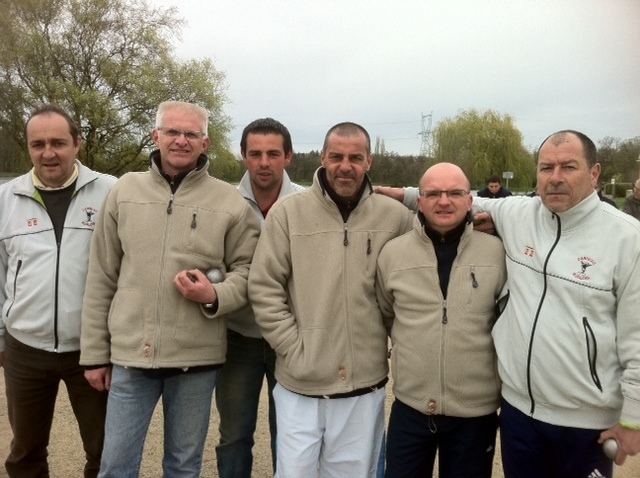 Les deux equipes finalistes de ce championnat de gauche a droite Philippe Lavenant (Rugles),Eric Rose (Navarre)Johann Soriano(Rugles)Gilbert Terrasse(Navarre)Guy Esnouf (Navarre) et Pascal Matti (Rugles) Les deux equipes finalistes de ce championnat de gauche a droite Philippe Lavenant (Rugles),Eric Rose (Navarre)Johann Soriano(Rugles)Gilbert Terrasse(Navarre)Guy Esnouf (Navarre) et Pascal Matti (Rugles)
