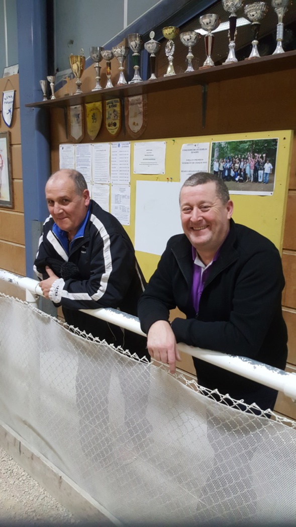 Jean Pierre LADARRE , le bombardier de BELLEVILLE, n'a pu se qualifier et Thierry LEBRETON, président de BELLEVILLE,qui ne dit pas dix conneries en même temps mais les unes à la suite des autres Jean Pierre LADARRE , le bombardier de BELLEVILLE, n'a pu se qualifier et Thierry LEBRETON, président de BELLEVILLE,qui ne dit pas dix conneries en même temps mais les unes à la suite des autres