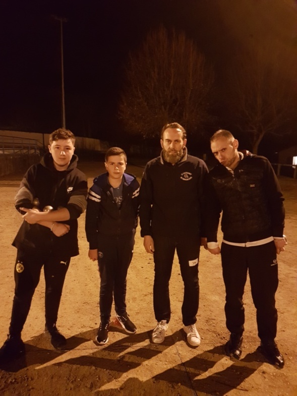 La finale du B avec les vainqueurs à gauche La finale du B avec les vainqueurs à gauche