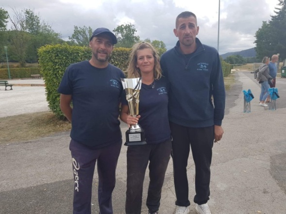 les vainqueurs : Elodie LALLEMANT, Fabien FORCHI et Christian PACCAUD de THOISSEY.