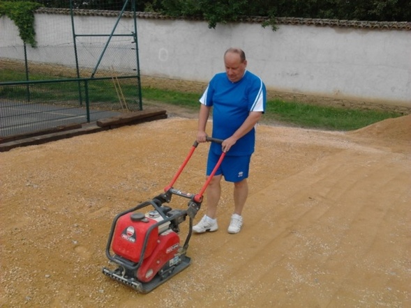 Fred concentré pour un travail de précision