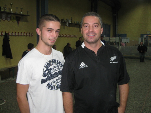 pour l'instant ça va, le père est cool avec le fils. pour l'instant ça va, le père est cool avec le fils.