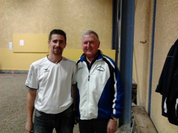 Seb et Paul avaient vraiment les moyens de se qualifier mais ont rencontré en 1/4 les vainqueurs du jour qui avaient peut être un tout petit plus d'envie. Seb et Paul avaient vraiment les moyens de se qualifier mais ont rencontré en 1/4 les vainqueurs du jour qui avaient peut être un tout petit plus d'envie.