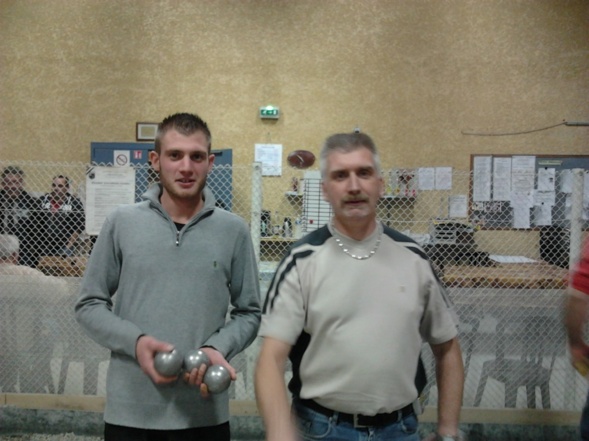 le tonton et le neveu n'ont pas joué à le meilleur niveau contre Flo et Alexis. le tonton et le neveu n'ont pas joué à le meilleur niveau contre Flo et Alexis.