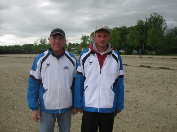 Jérémy et Stéphane sont passés si près d'un bel exploit face à la doublette COLLANGE / PEYFORT de PERONNAS ( 10/13 et 2h15 de partie ) Jérémy et Stéphane sont passés si près d'un bel exploit face à la doublette COLLANGE / PEYFORT de PERONNAS ( 10/13 et 2h15 de partie )