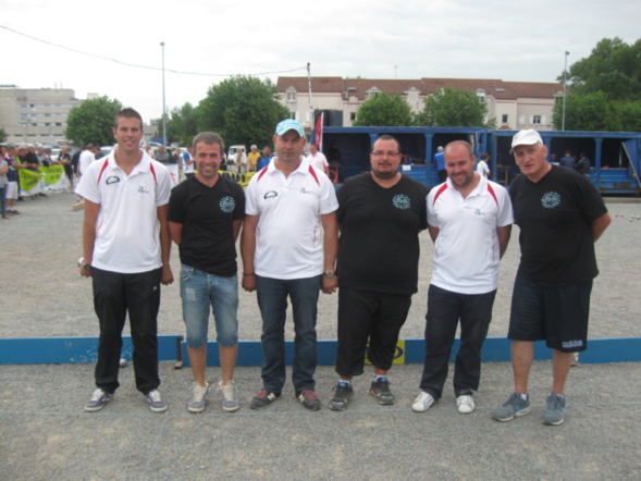 partie en 1/4 contre D. ROCHER, B. ROCHER et S. ROBINEAU. Mais" l'Everest " fut inacessible !!!!!!!!!! partie en 1/4 contre D. ROCHER, B. ROCHER et S. ROBINEAU. Mais" l'Everest " fut inacessible !!!!!!!!!!