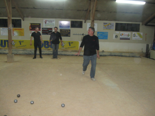 Les hommes en noir : seuls au monde sur le jeu ! Les hommes en noir : seuls au monde sur le jeu !