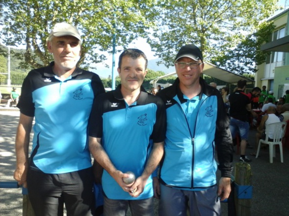 Manu MASSOULIER (au centre)