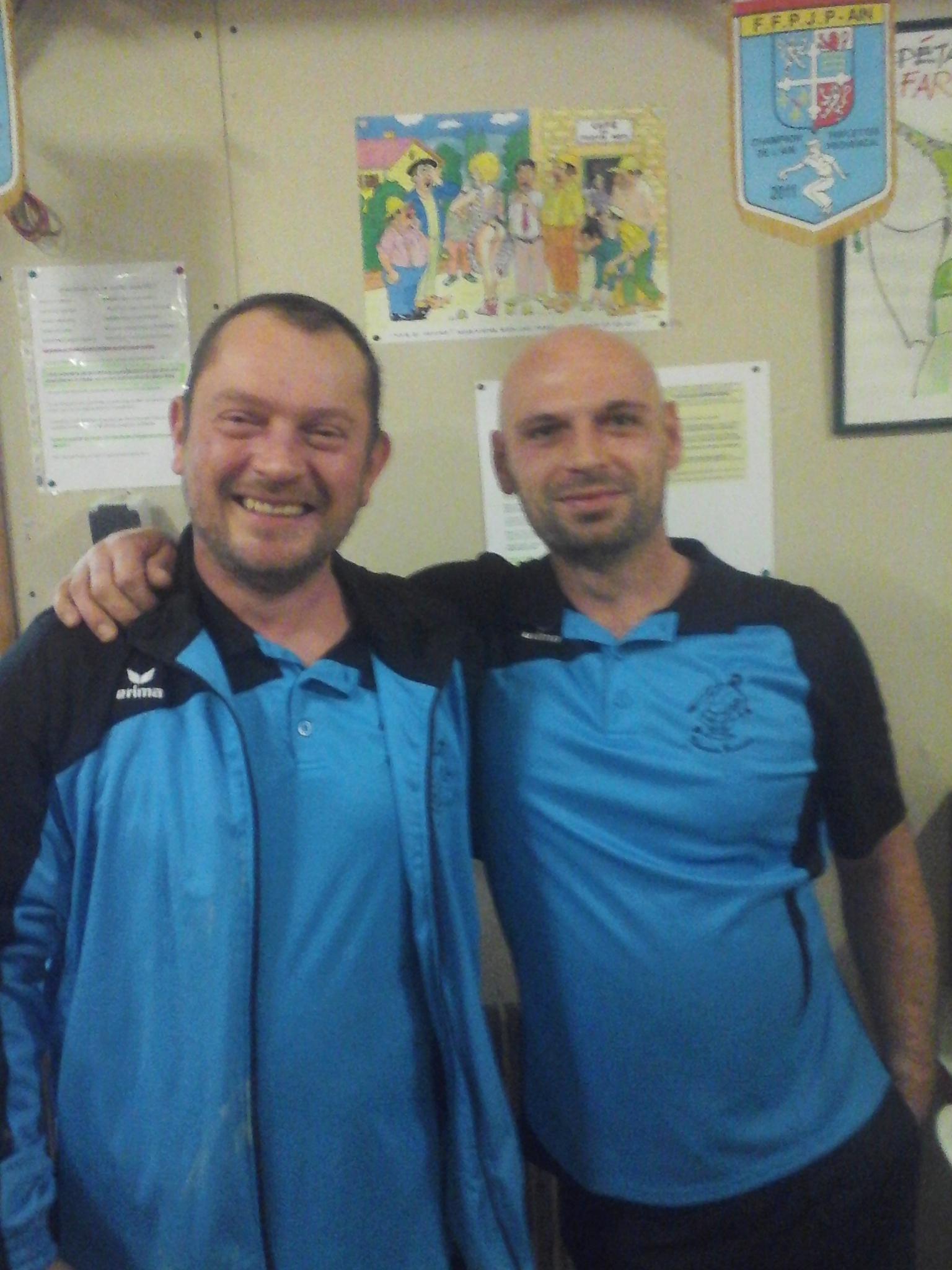 Ils pourront vous le dire : les parties en compétition, c'est pas les mêmes que celles du mercredi et du vendredi :-p :-p :-p Ils pourront vous le dire : les parties en compétition, c'est pas les mêmes que celles du mercredi et du vendredi :-p :-p :-p