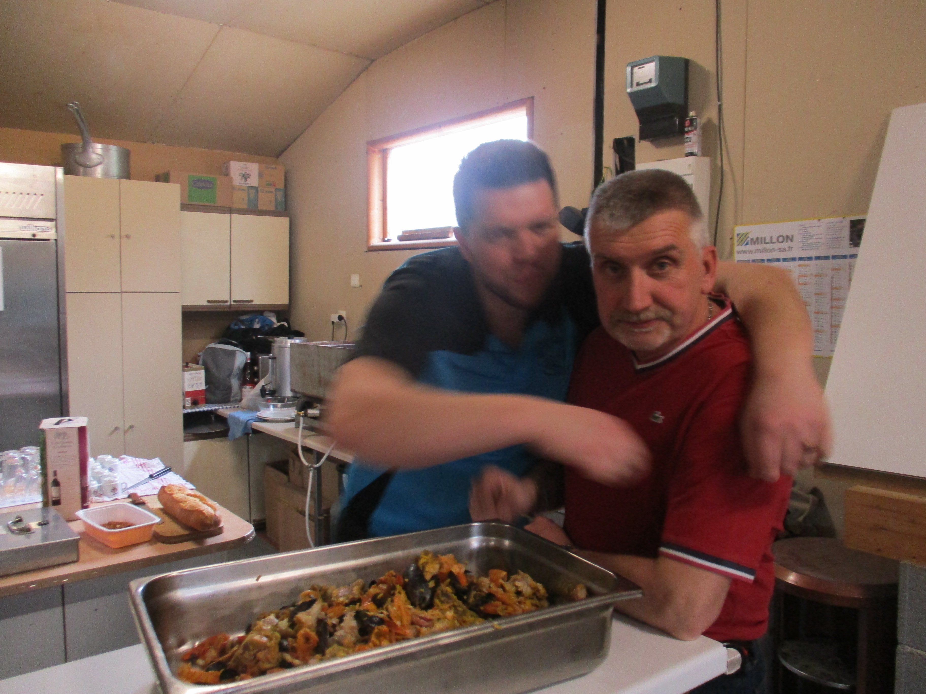 Un sérieux et un qui fait le con !!!!! Un sérieux et un qui fait le con !!!!!