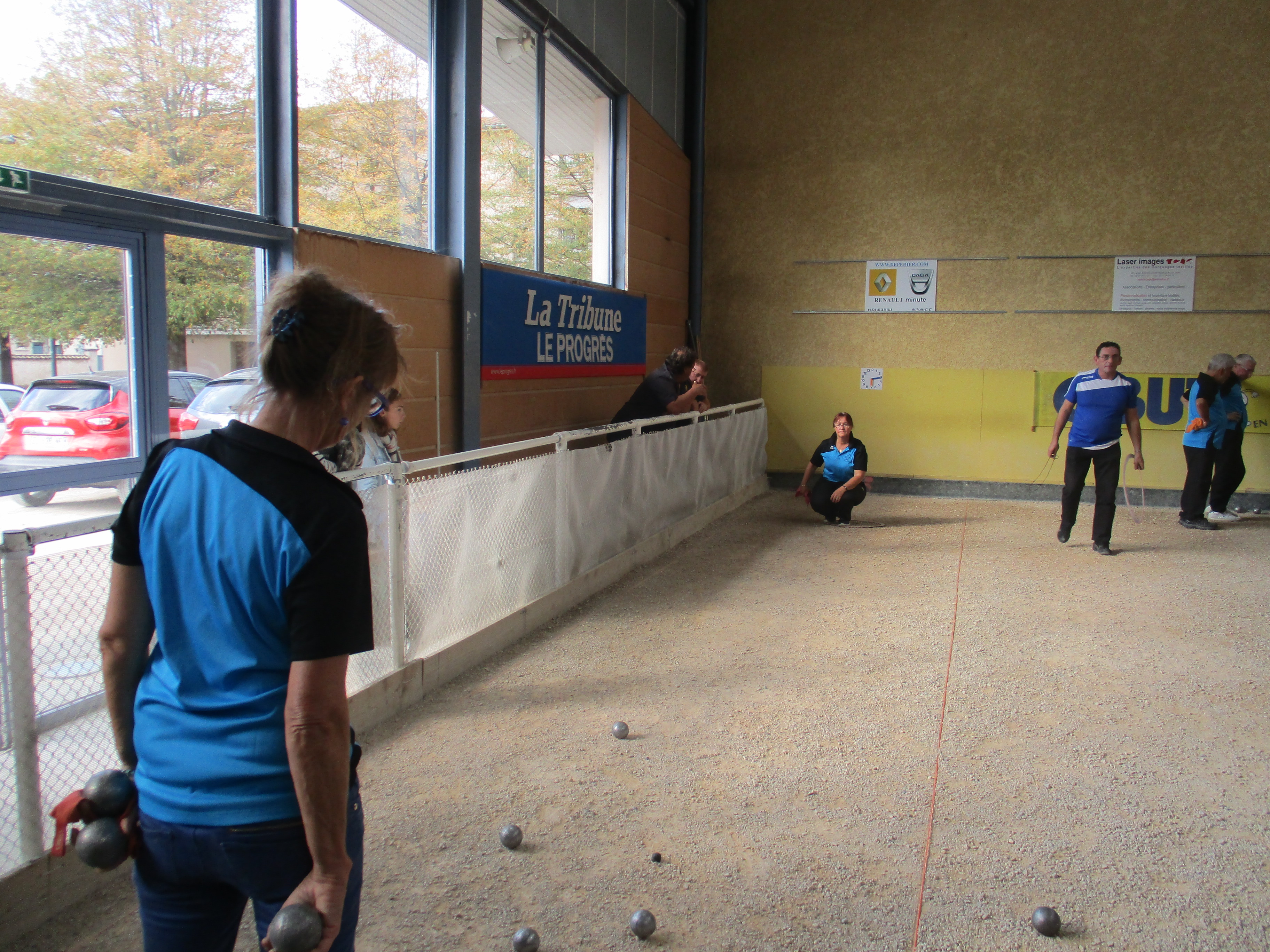 Leur poule n'était pas la plus dure mais elle auraient du choisir le tricot :-) :-) :-) :-) Leur poule n'était pas la plus dure mais elle auraient du choisir le tricot :-) :-) :-) :-)