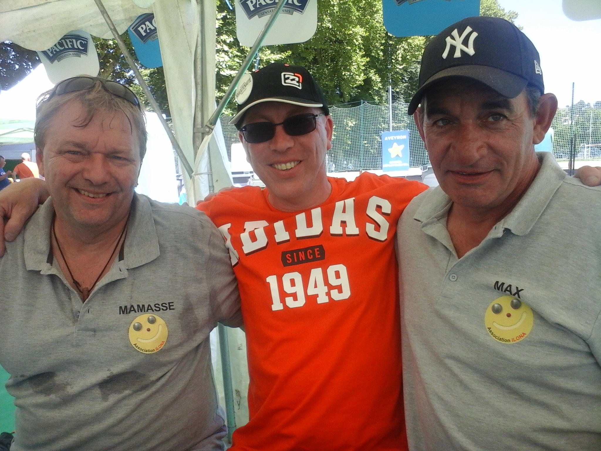 Mamasse à gauche et son partenaire Max à droite Mamasse à gauche et son partenaire Max à droite