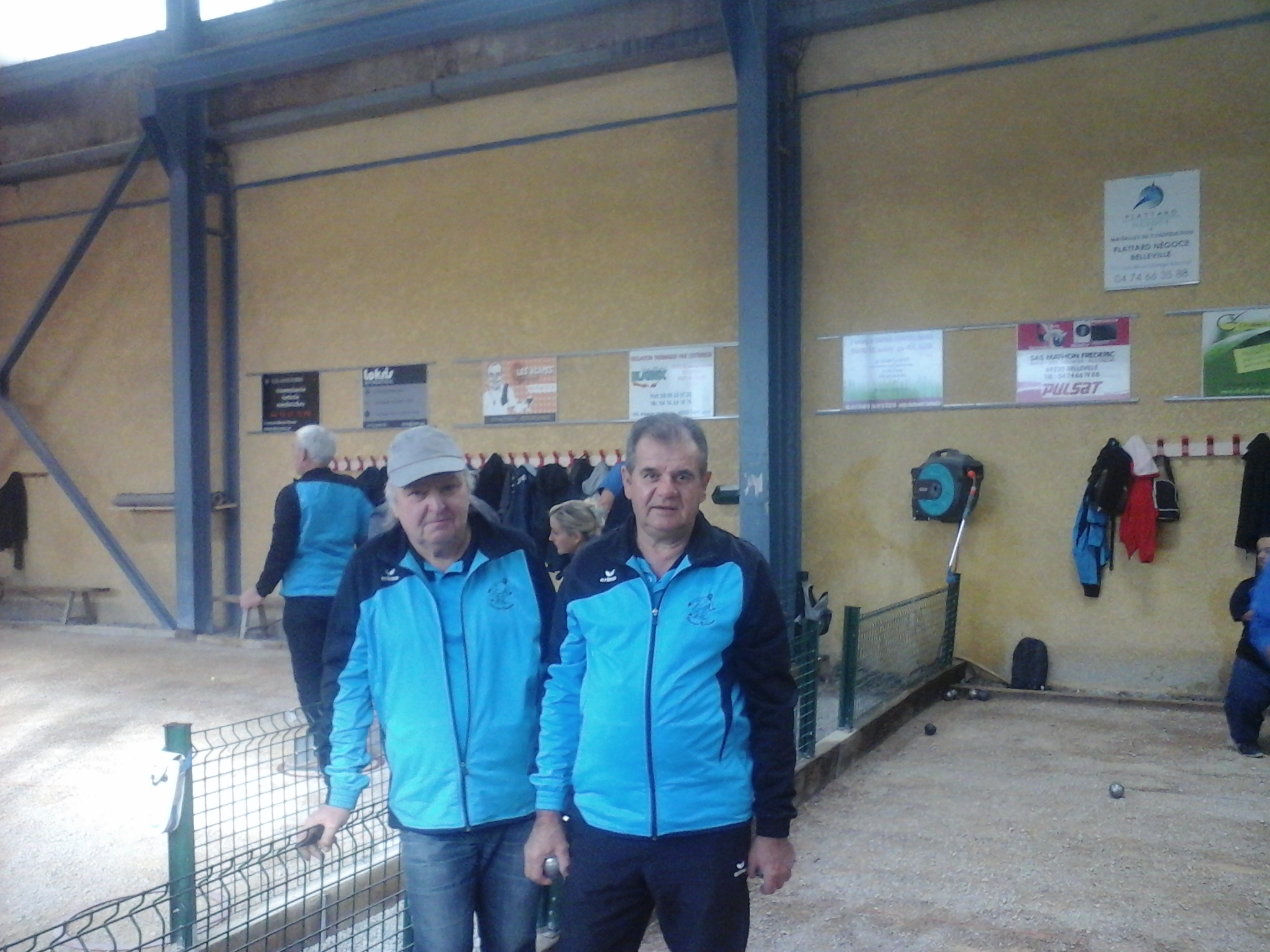 Promis la prochaine fois, on les appellera Michel et Jacky :-) :-) :-) :-).