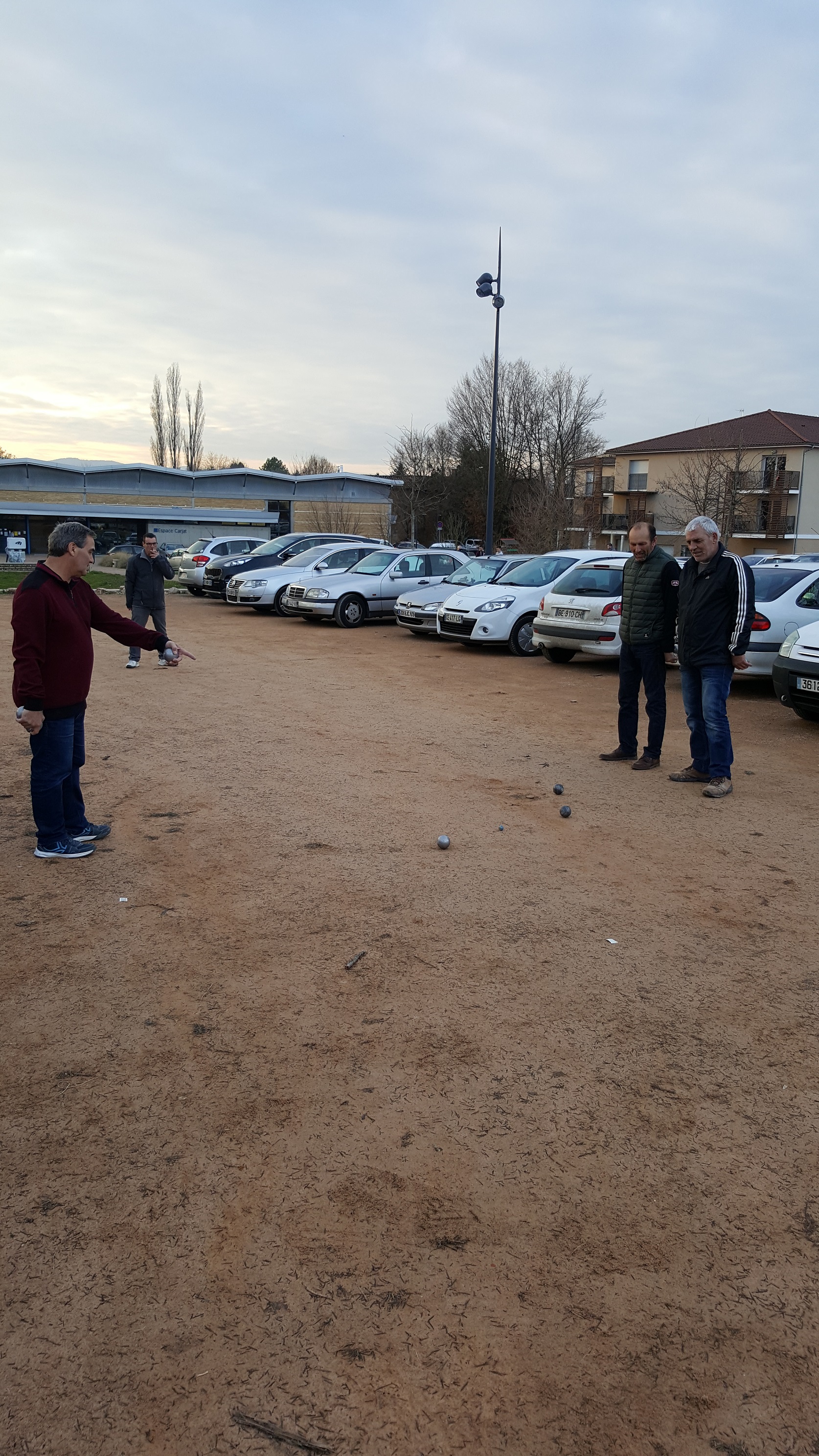Thierry, je te dis de pointer entre la blanche et la noire, c'est pourtant simple !!!!! Thierry, je te dis de pointer entre la blanche et la noire, c'est pourtant simple !!!!!