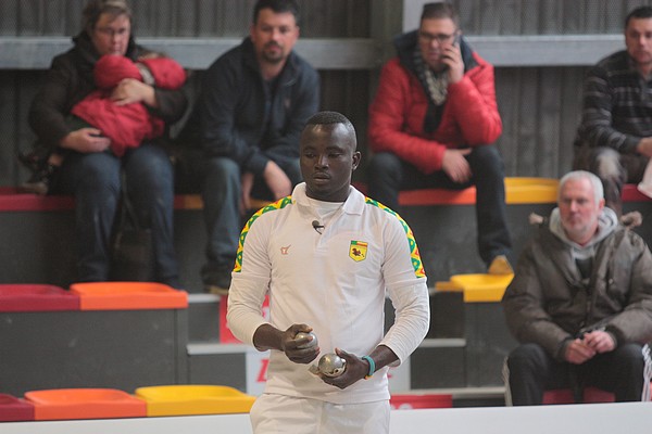 On se croirait dans des paris clandestins... On se croirait dans des paris clandestins...