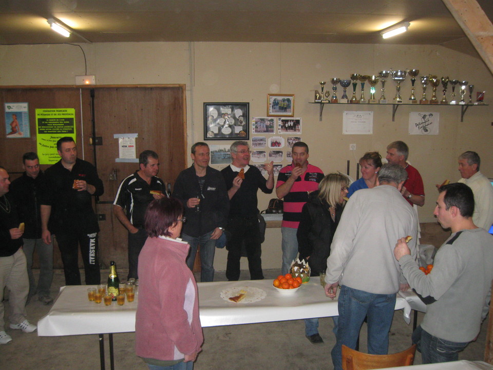 Le buffet est dressé. 3, 2 1 partez ! le président JACKY donne le départ !!!! Le buffet est dressé. 3, 2 1 partez ! le président JACKY donne le départ !!!!