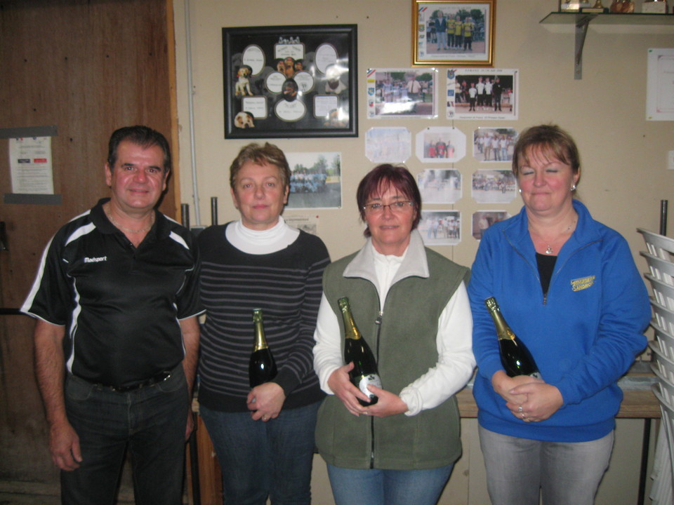 6 féminines étaient présentes : sur le podium NATHALIE, ISABELLE ET MYRIAM 6 féminines étaient présentes : sur le podium NATHALIE, ISABELLE ET MYRIAM