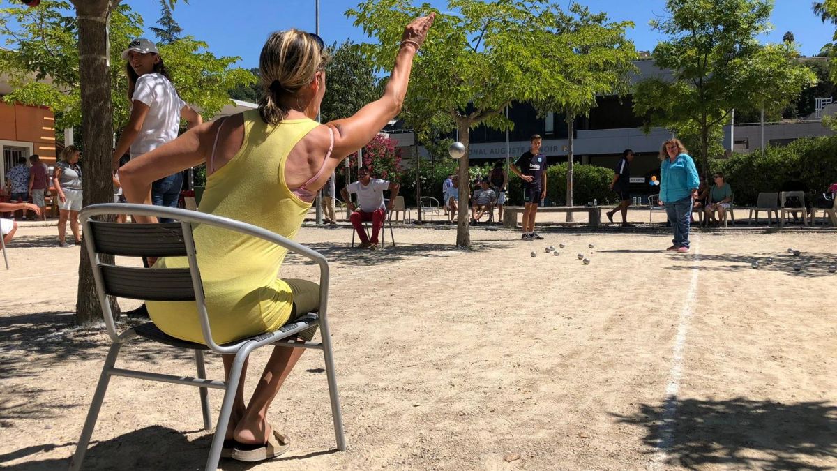 cliquez sur la photo puis sur la flèche pour voir le reportage