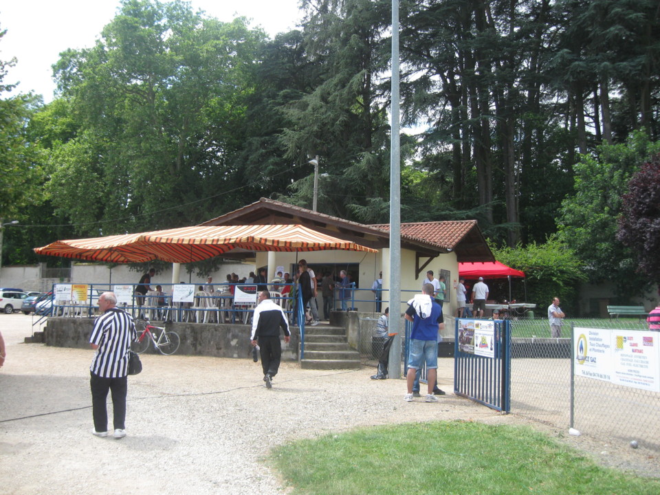 le coin buvette rempli tout au long de la journée le coin buvette rempli tout au long de la journée