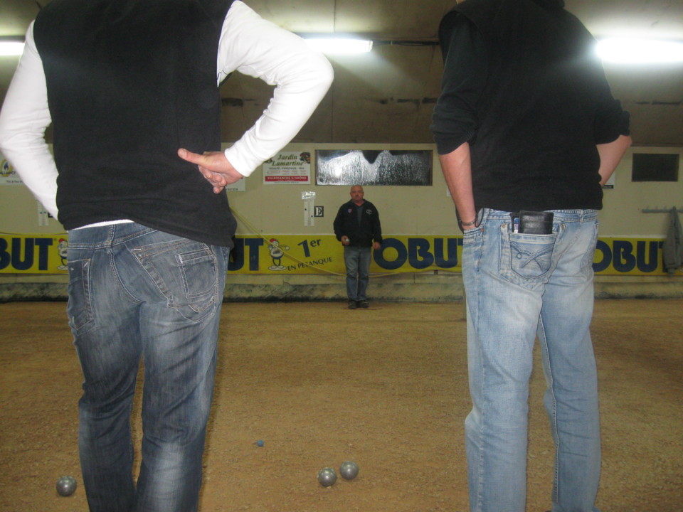 un ancien farinois passé chez " l'ennemi " le sympathique Bernard PERRIER à l'appoint. un ancien farinois passé chez " l'ennemi " le sympathique Bernard PERRIER à l'appoint.