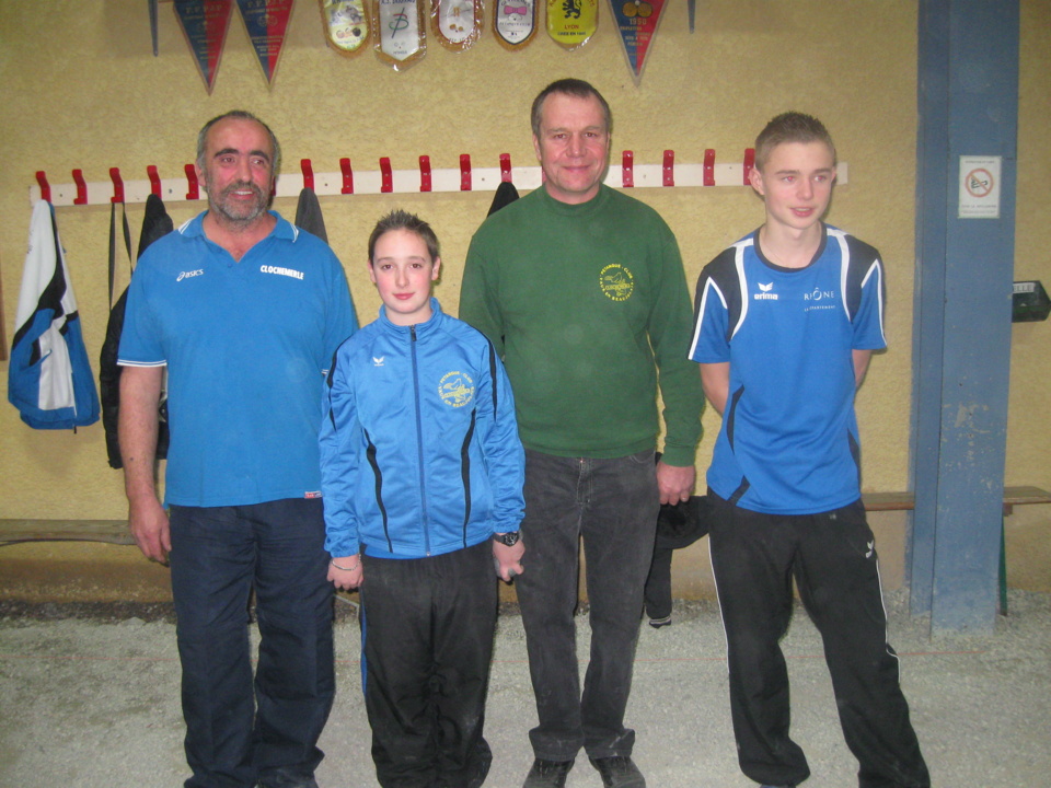 de gauche à droite : "Obélix" BERTON, Anthony SABY, Jean Claude et Damien DESBAT de gauche à droite : "Obélix" BERTON, Anthony SABY, Jean Claude et Damien DESBAT