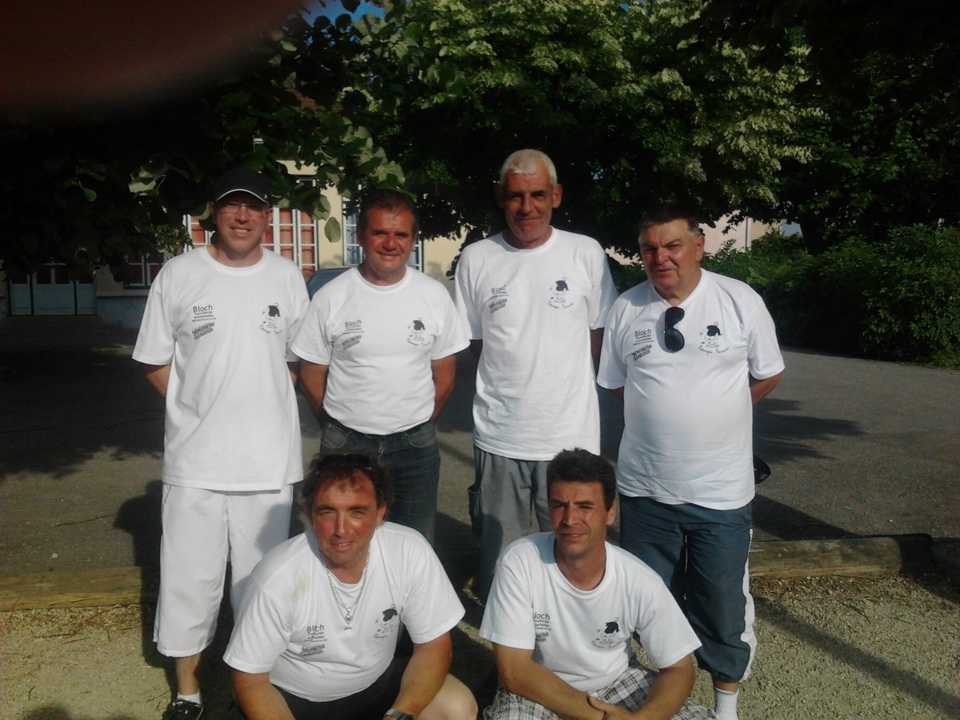 Tenue homogène de rigueur et ce n'était pas le cas de toutes les équipes, loin de là !!!! Tenue homogène de rigueur et ce n'était pas le cas de toutes les équipes, loin de là !!!!