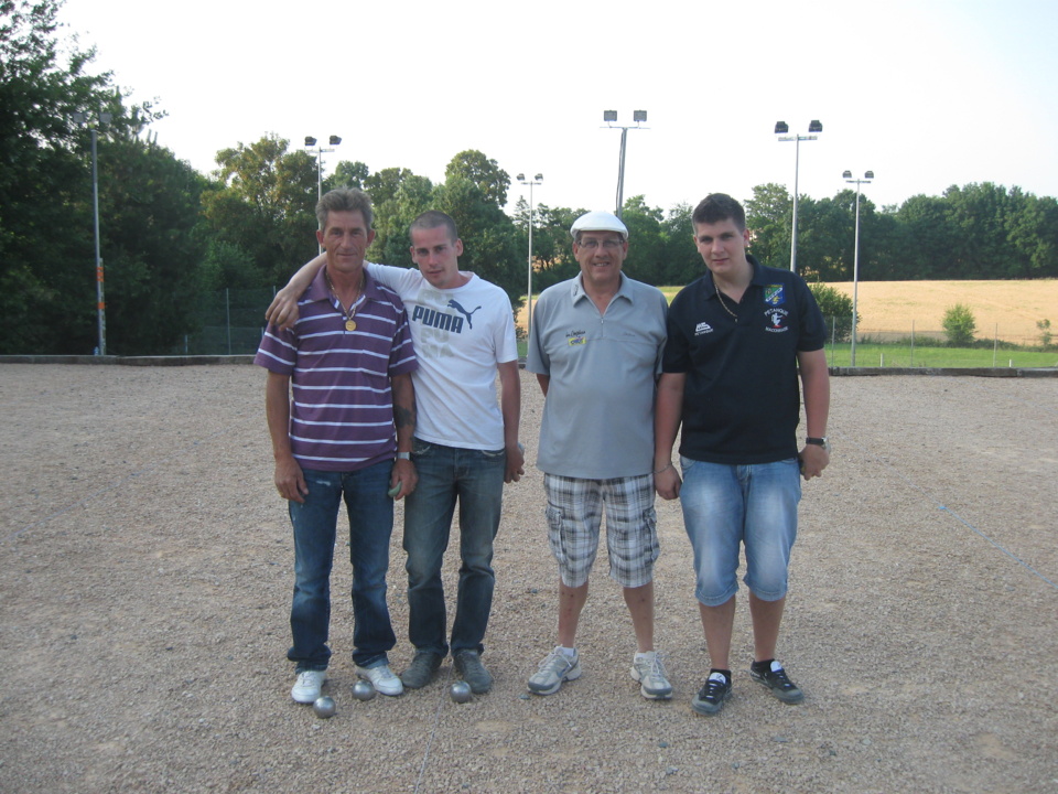 les finalistes avec les vainqueurs maconnais à droite.