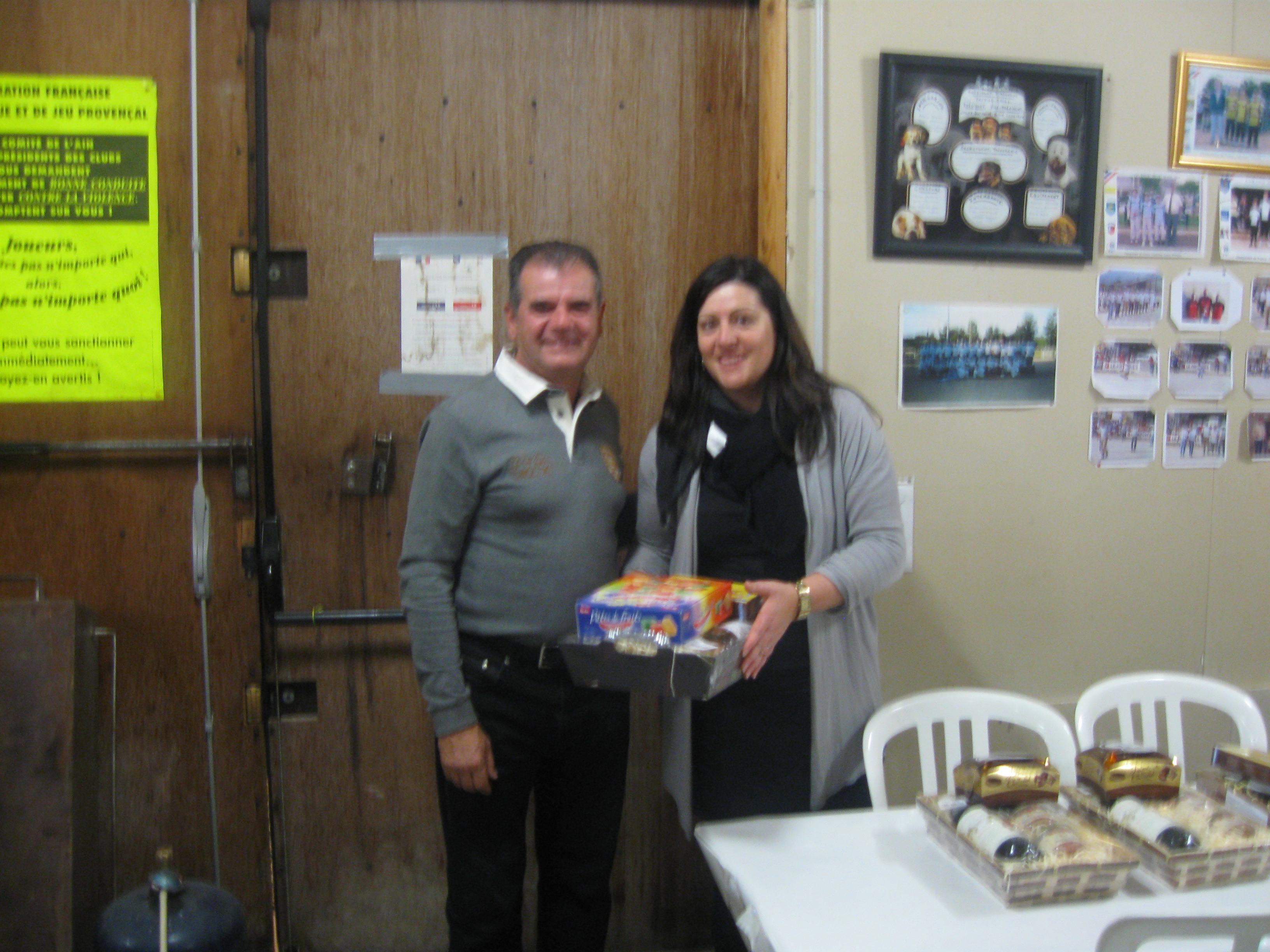 la séance photo débute pour la famille DAS NEVES avec jacky vainqueur du but d'honneur à égalité avec thierry MOIROUX. la séance photo débute pour la famille DAS NEVES avec jacky vainqueur du but d'honneur à égalité avec thierry MOIROUX.