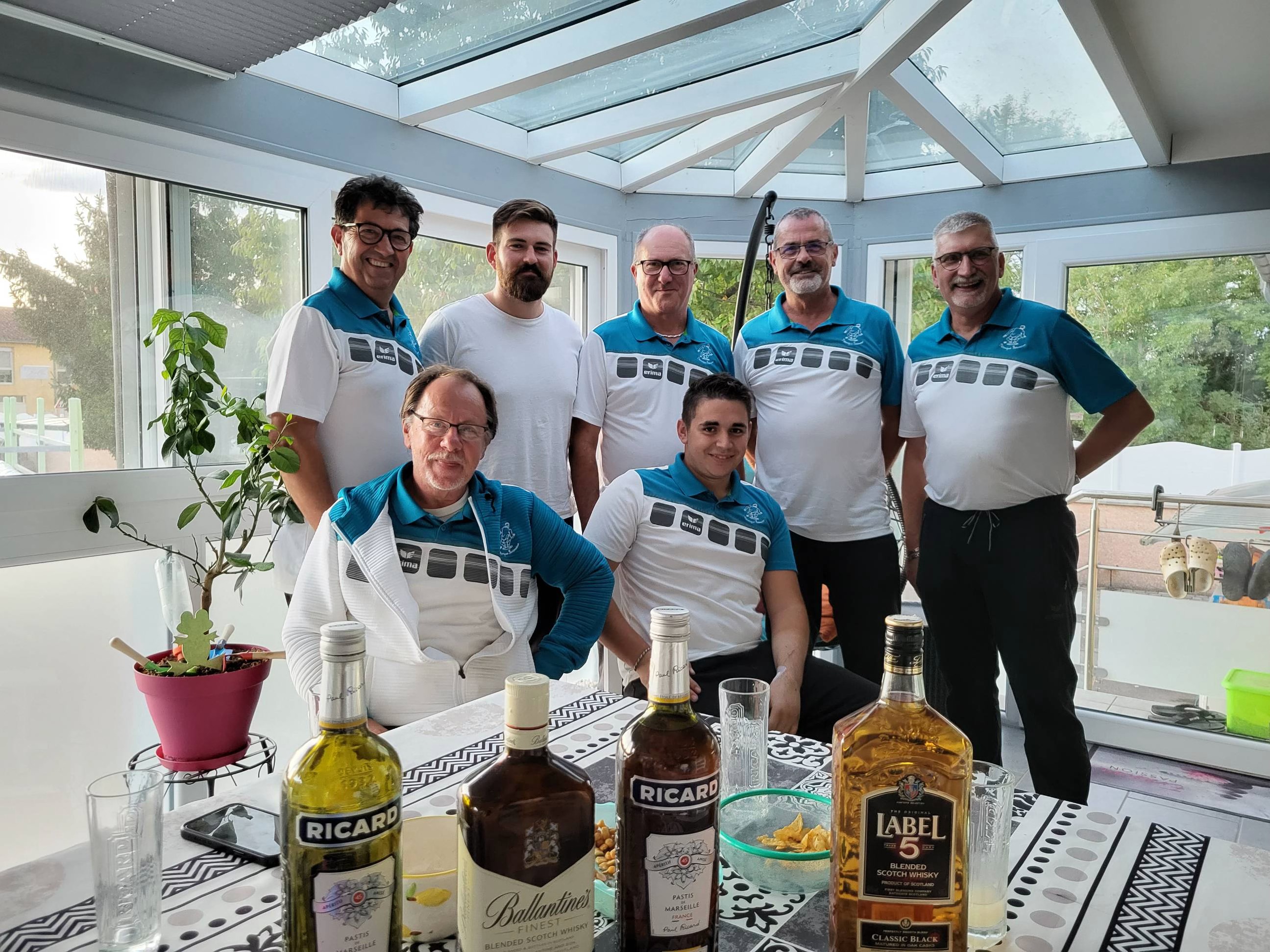 L'équipe 3 en pleine récupération après une victoire... L'équipe 3 en pleine récupération après une victoire...