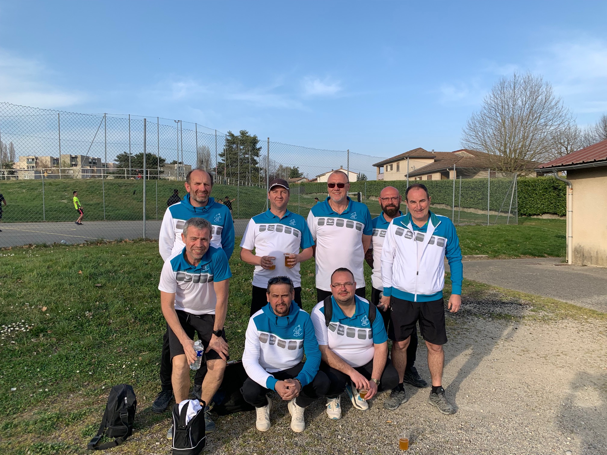 Zico, Chacha, Fabrice, Fab, Steph, Fifi, Carlos et Mat (manque Sylvain sur la photo...) Zico, Chacha, Fabrice, Fab, Steph, Fifi, Carlos et Mat (manque Sylvain sur la photo...)