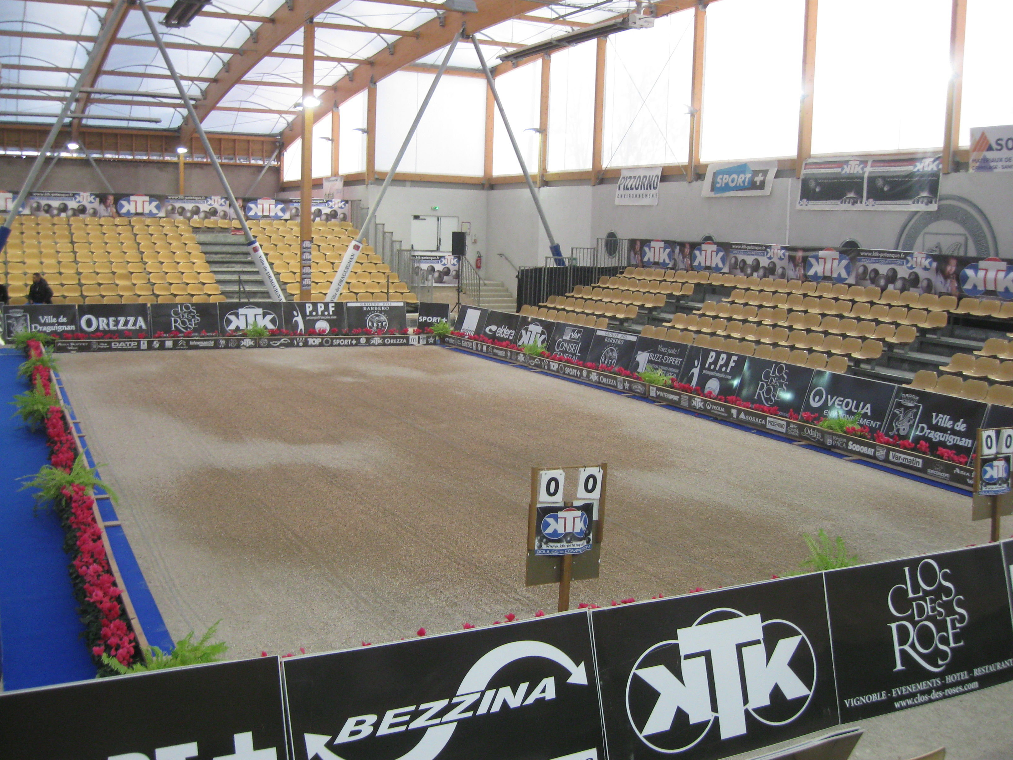 carré d'honneur et ses 600 places carré d'honneur et ses 600 places
