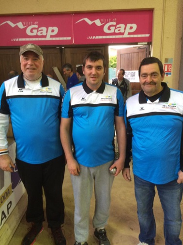 Une équipe du GAP ALPES PETANQUE HAUTES-ALPES 2017 Une équipe du GAP ALPES PETANQUE HAUTES-ALPES 2017